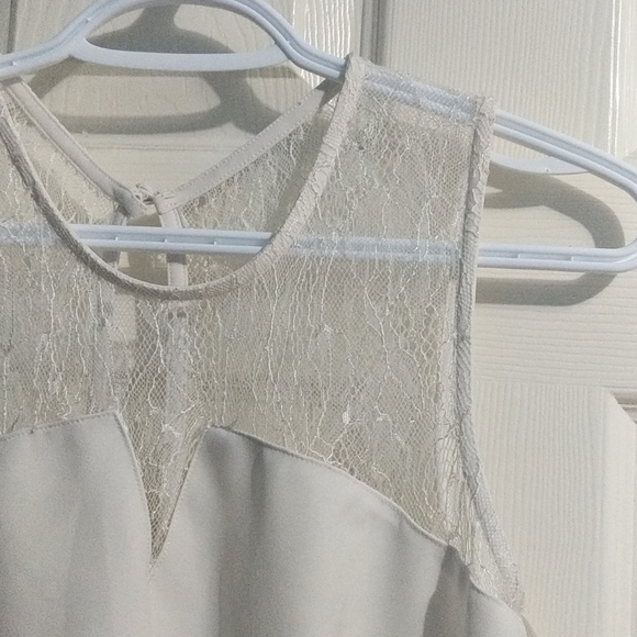 [SALE 3/40$] DYNAMITE WHITE ROMPER - Picture 2 of 4